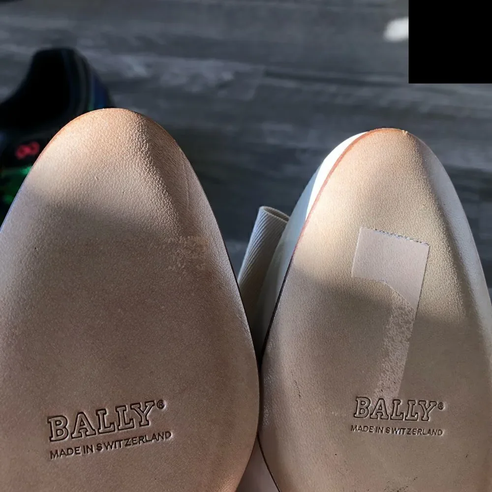 BALLY Vintage Bone Colored Leather Bow Flats